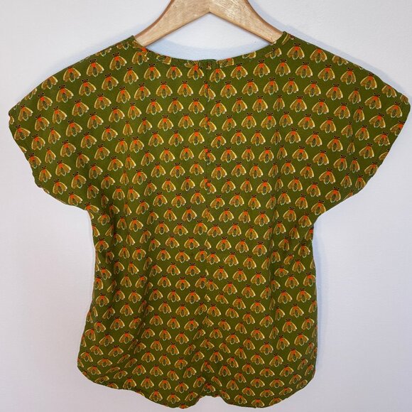 Mandala Design Fly Bea Short-Sleeve Blouse in Kiwi Green - Picture 2 of 6
